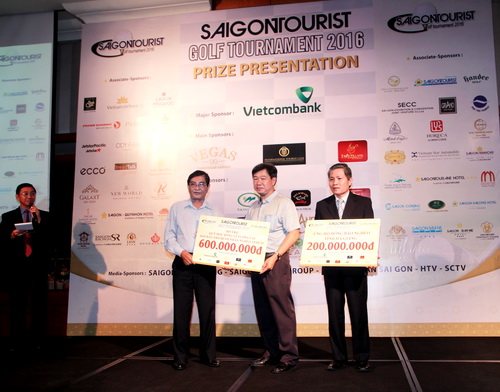 Lễ trao chứng nhận tài trợ cho Ban Tổ chức giải Golf Saigontourist 2016
